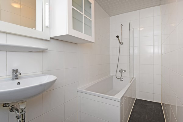 Medium property photo - Elise van Calcarstraat 9, 2522 MA Den Haag